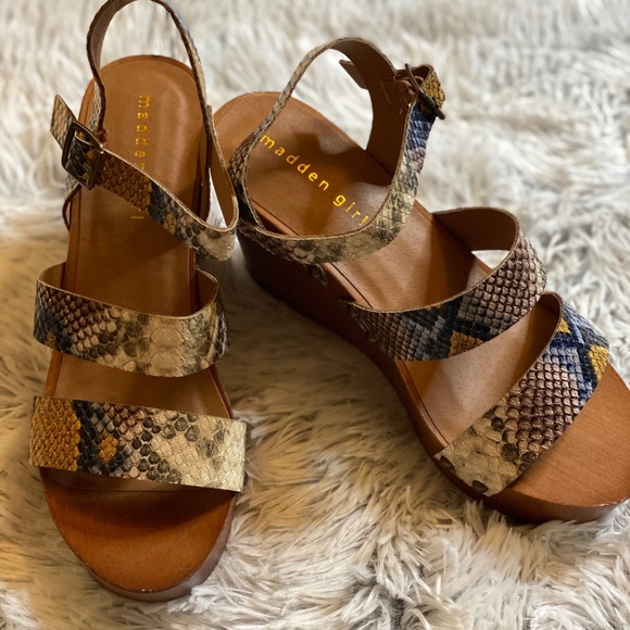 MADDEN GIRL SNAKE PRINT SANDALS SZ 8 - Picture 2 of 4